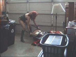 www.leagueofamazingwomen.com - A Heroine Gets Planted thumbnail